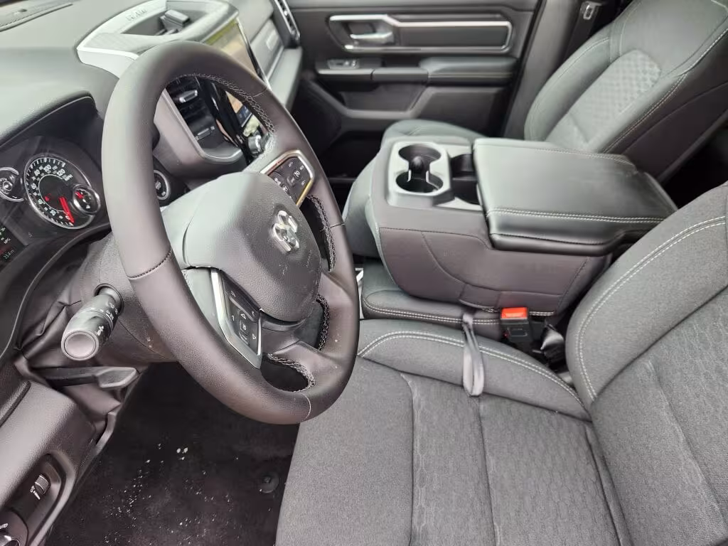 2025 Ram 1500 - 1C6SRFFP7SN685326 - Image #7